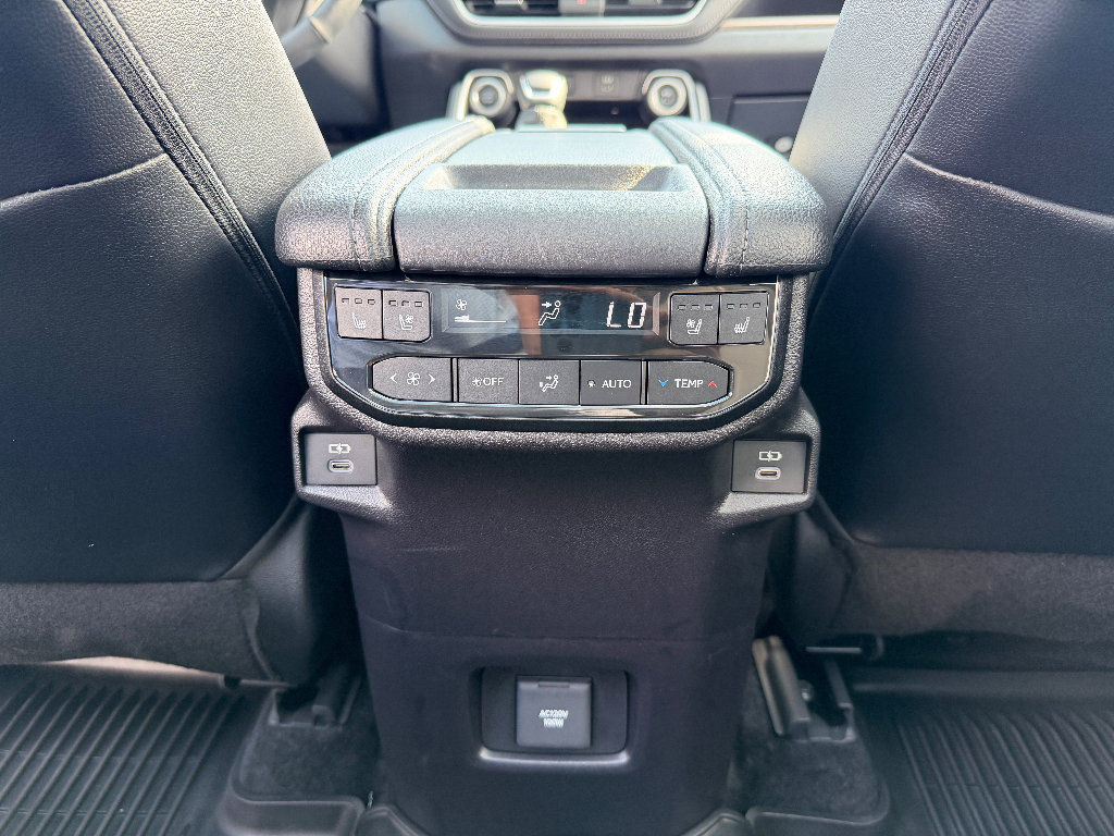 Used 2025 Toyota Grand Highlander AWD image 17