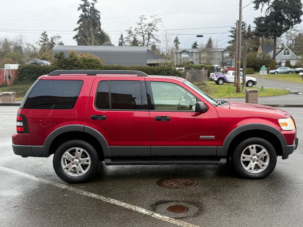 Used 2006 Ford Explorer XLT AWD/4WD image 3