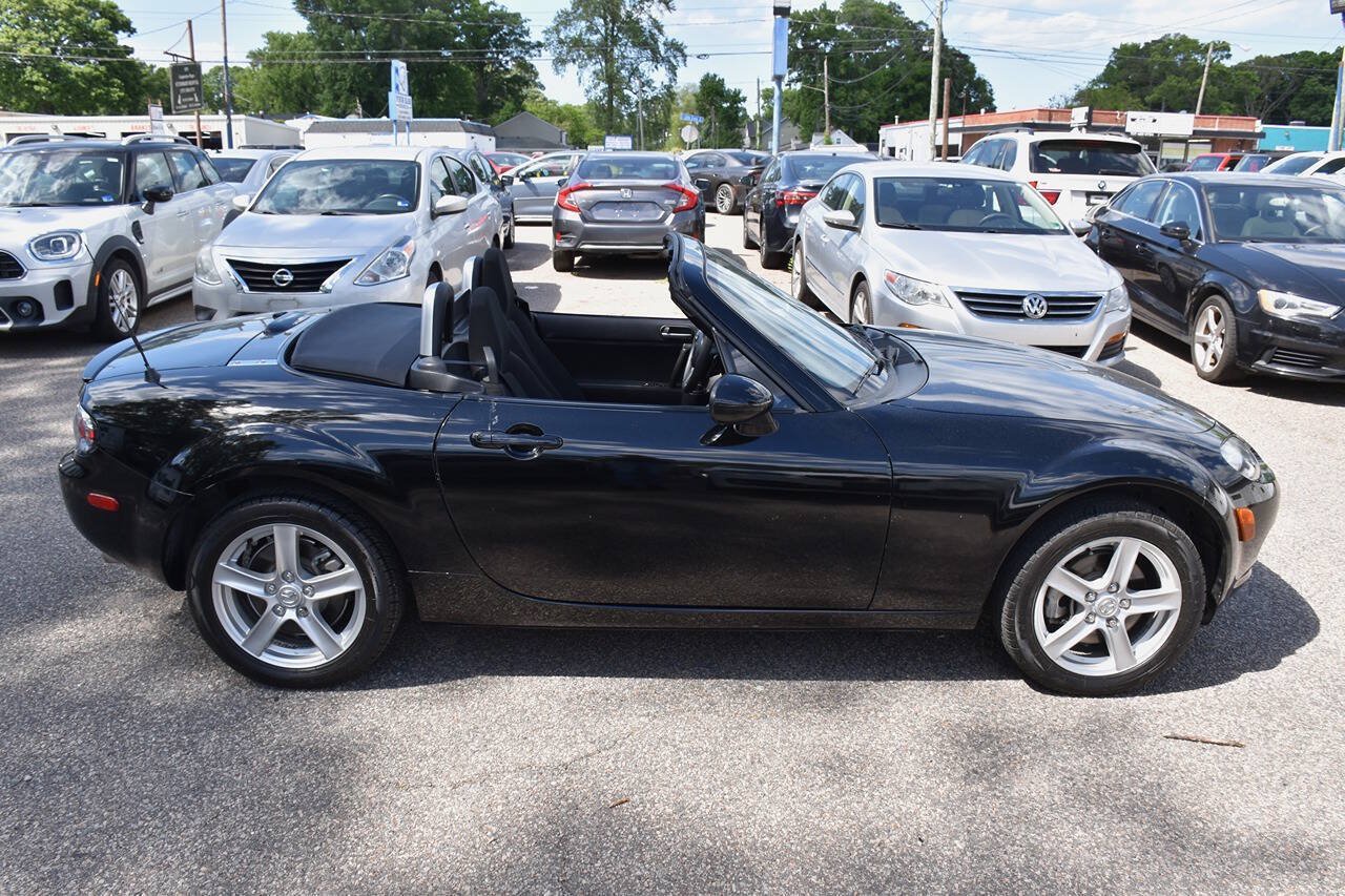 Used 2006 MAZDA MX-5 Miata Touring RWD image 24