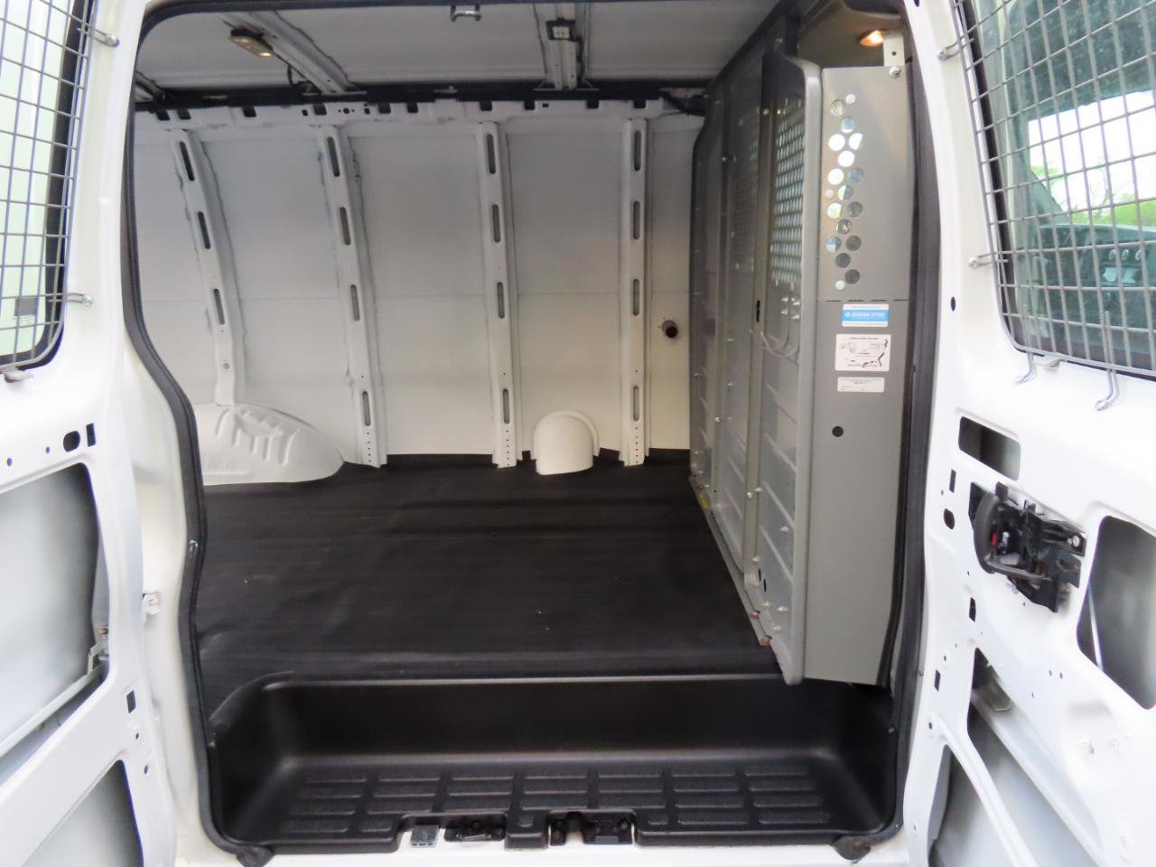 Used 2015 Chevrolet Express 2500 RWD image 13