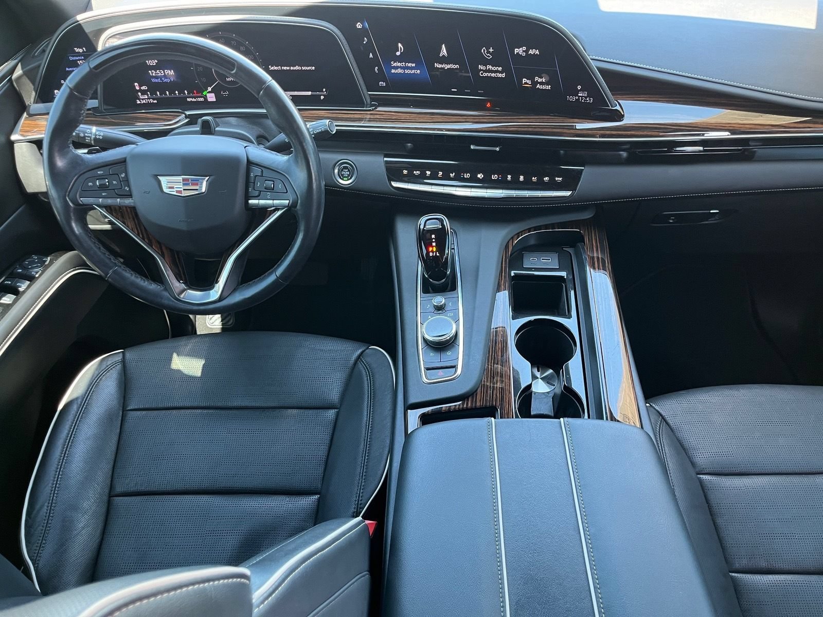 Used 2022 Cadillac Escalade ESV Premium Luxury w/ Performance Package AWD/4WD image 12