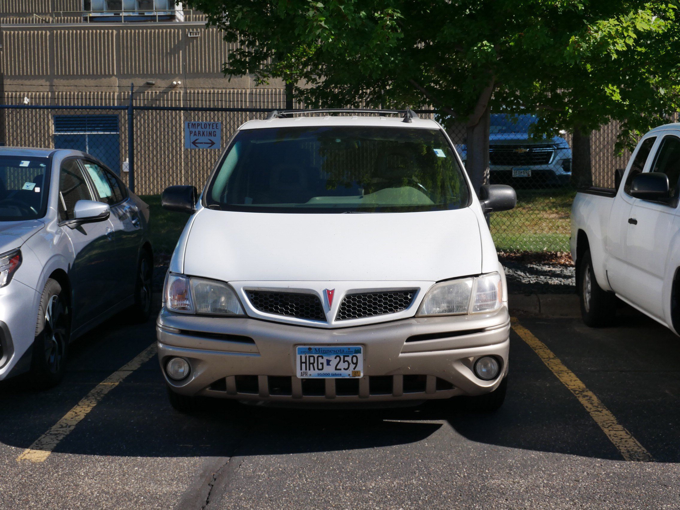Used 2002 Pontiac Montana Extended w/ Premium Seating Pkg FWD image 2