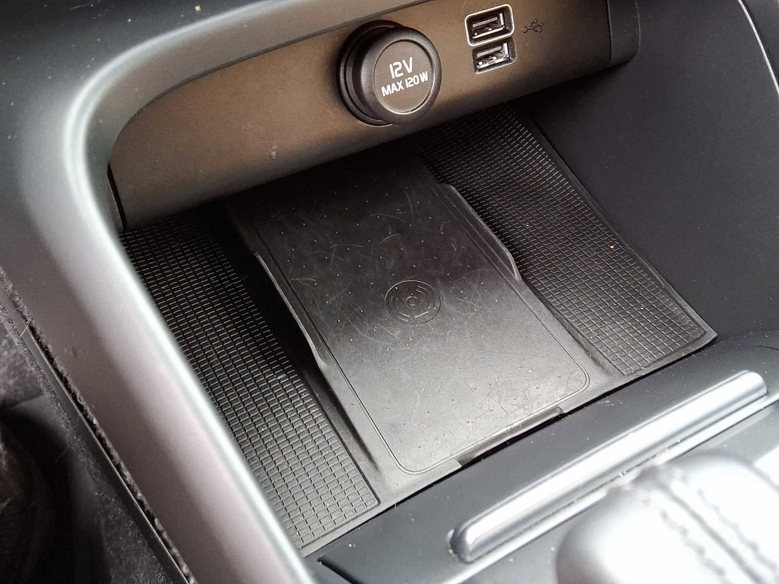 Used 2020 Volvo XC40 T5 Momentum image 25