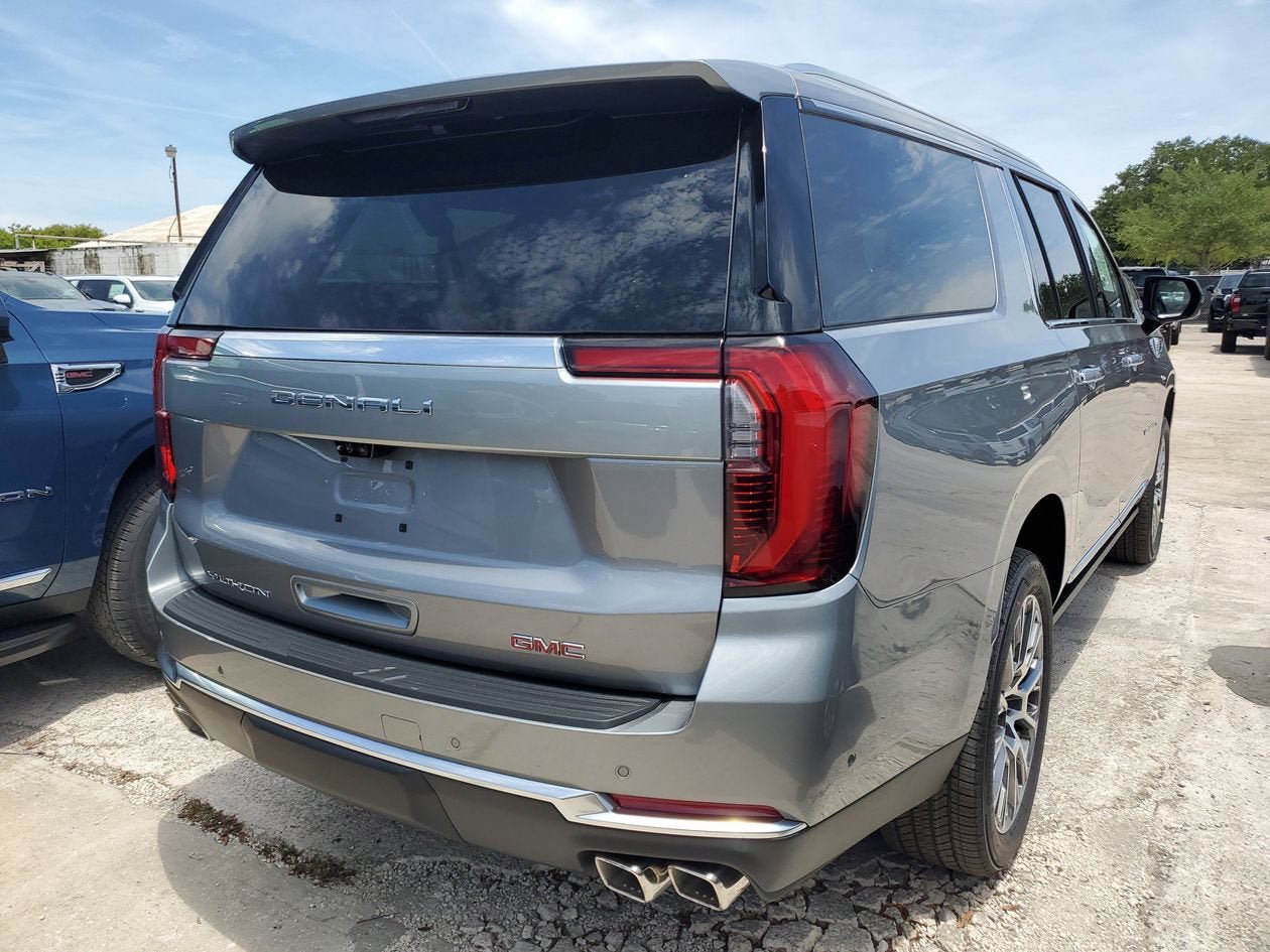 New 2026 GMC Yukon XL Denali w/ Denali Reserve Package AWD/4WD image 5