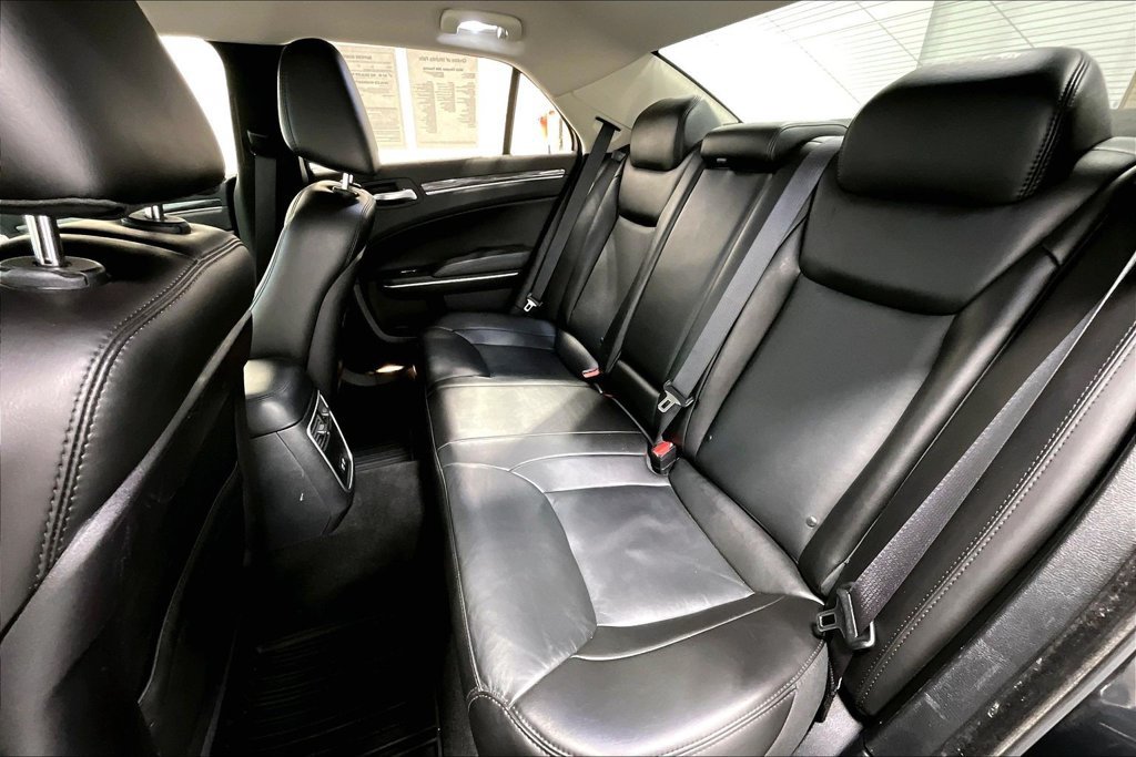 Used 2021 Chrysler 300 Touring L RWD image 31