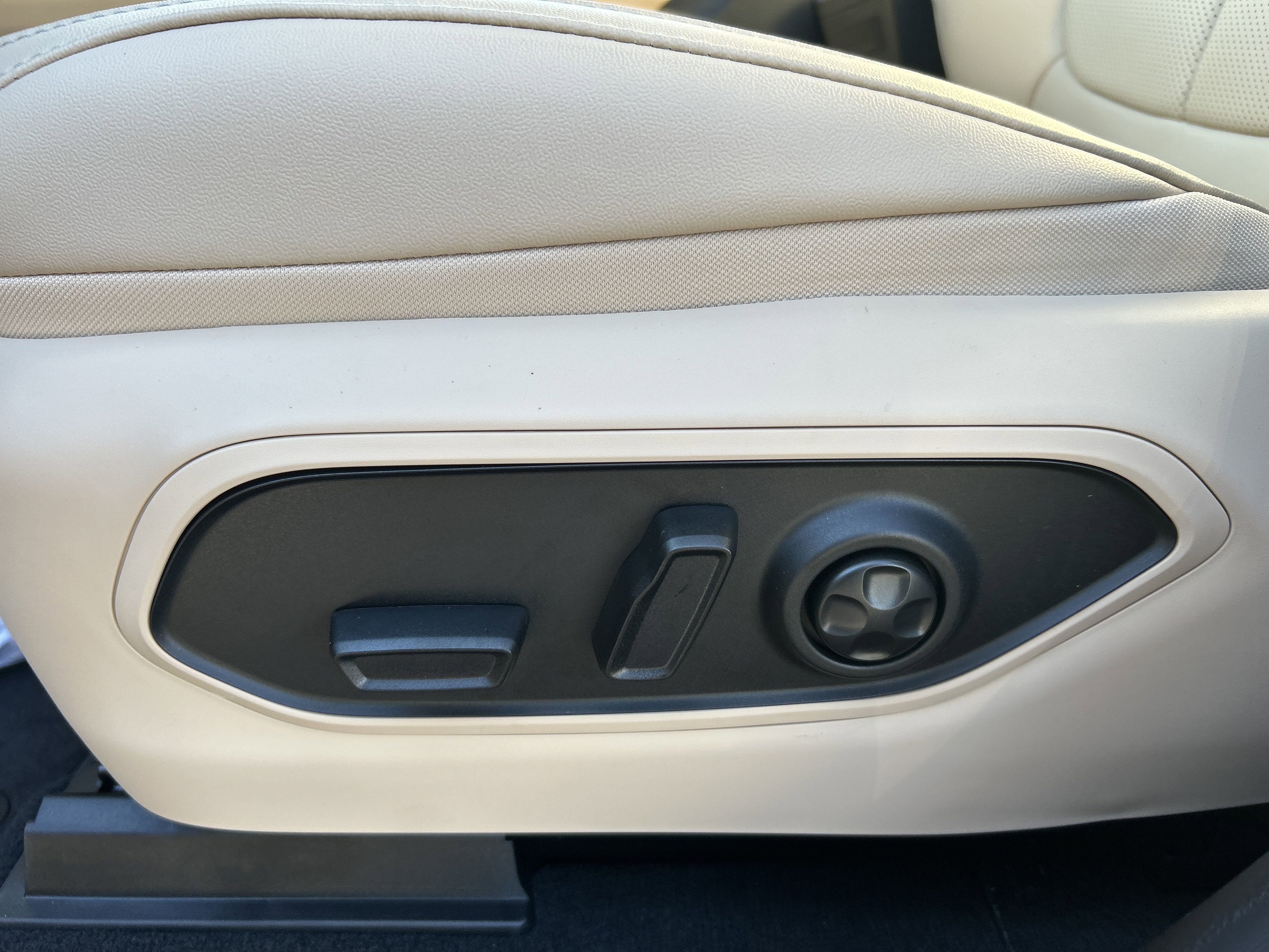 New 2025 Jeep Grand Cherokee Limited w/ Luxury Tech Group II image 36