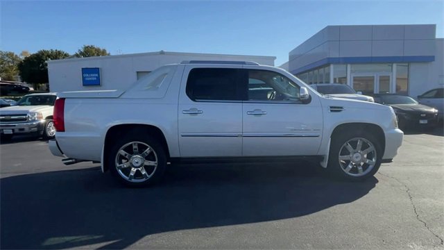 Used 2012 Cadillac Escalade EXT Premium image 9