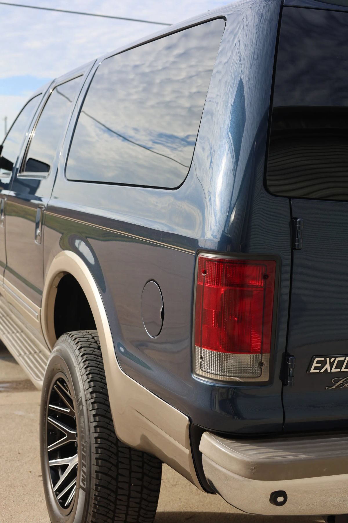 Used 2002 Ford Excursion Limited AWD/4WD image 6