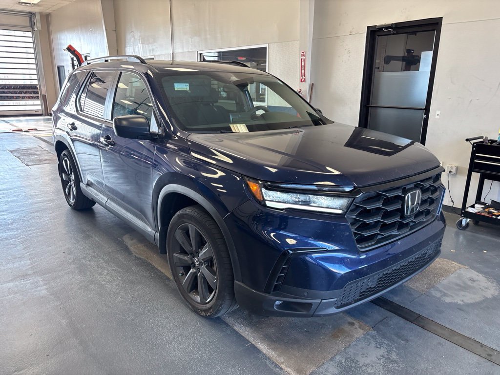 Used 2025 Honda Pilot Sport image 1