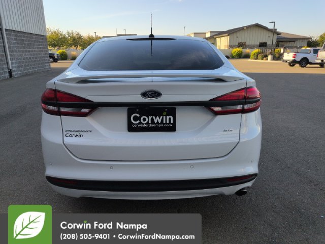 Used 2018 Ford Fusion SE w/ Fusion SE Technology Package FWD image 4