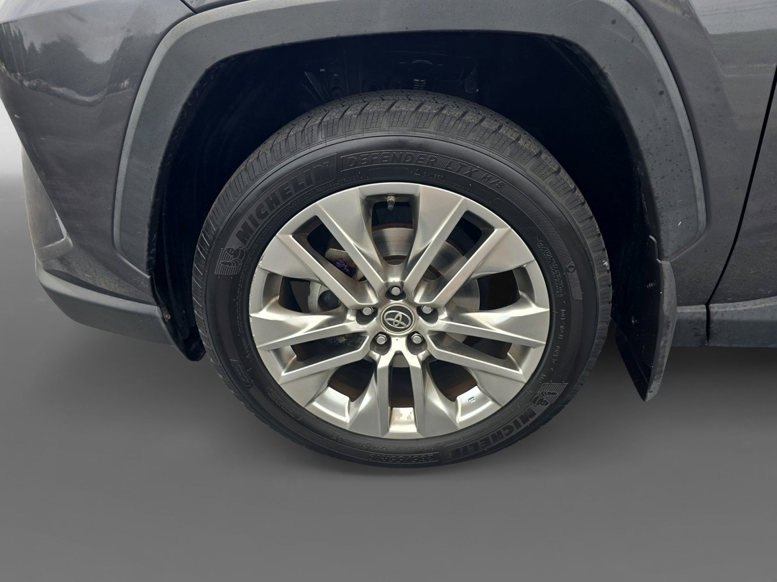 Used 2019 Toyota RAV4 XLE Premium w/ Carpet Mat Package FWD image 10