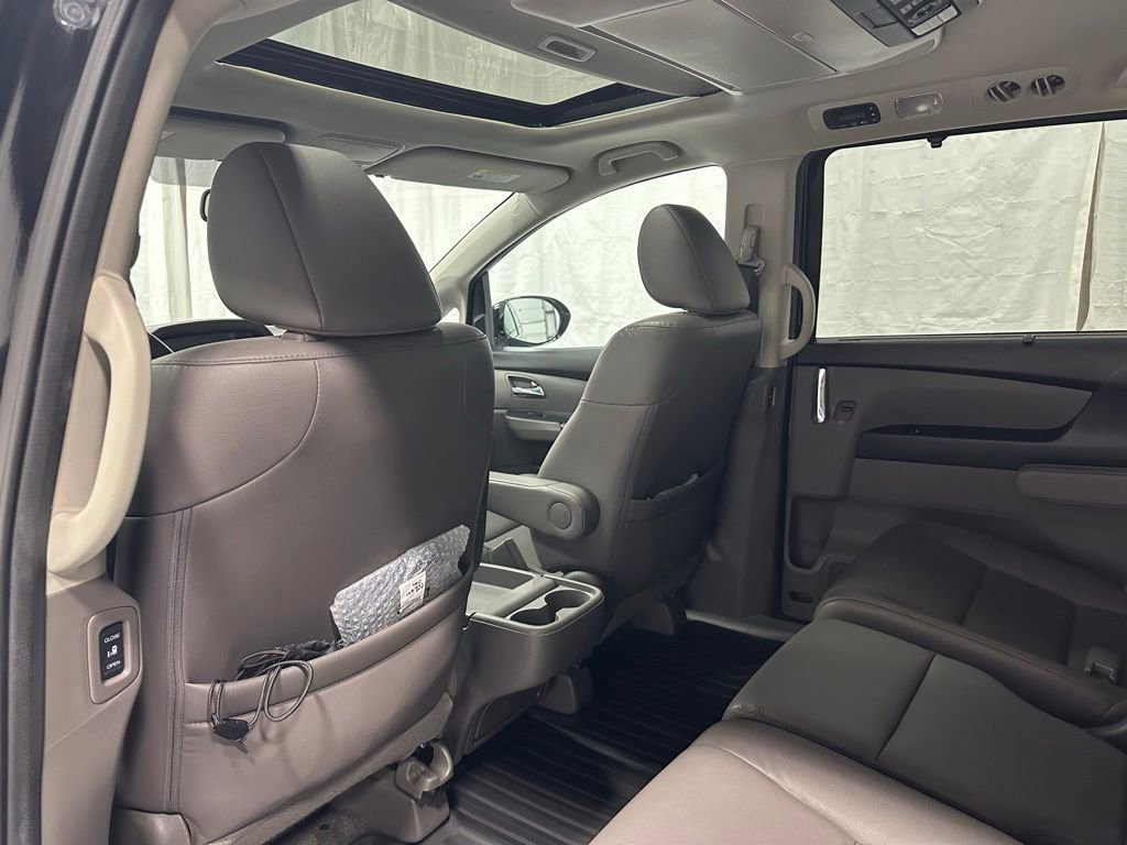 Used 2016 Honda Odyssey Touring Elite image 43