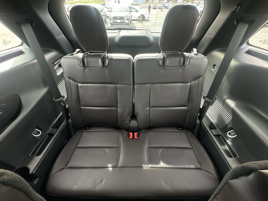 Used 2025 Ford Explorer Platinum w/ Ultimate Package image 24