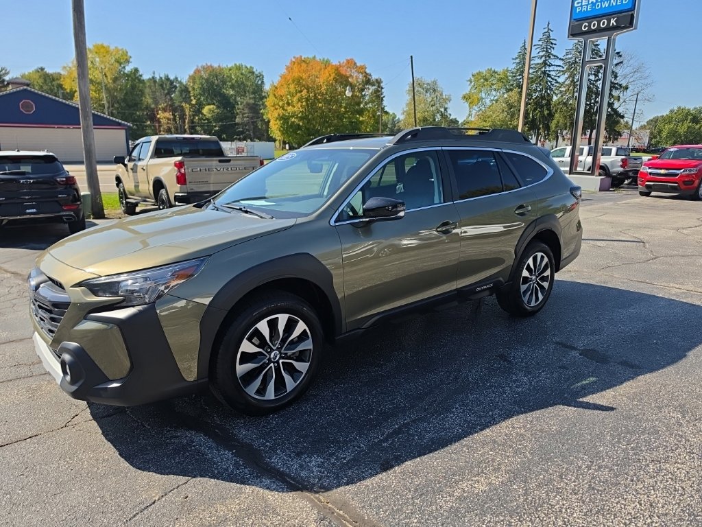 Used 2025 Subaru Outback Limited AWD/4WD image 3