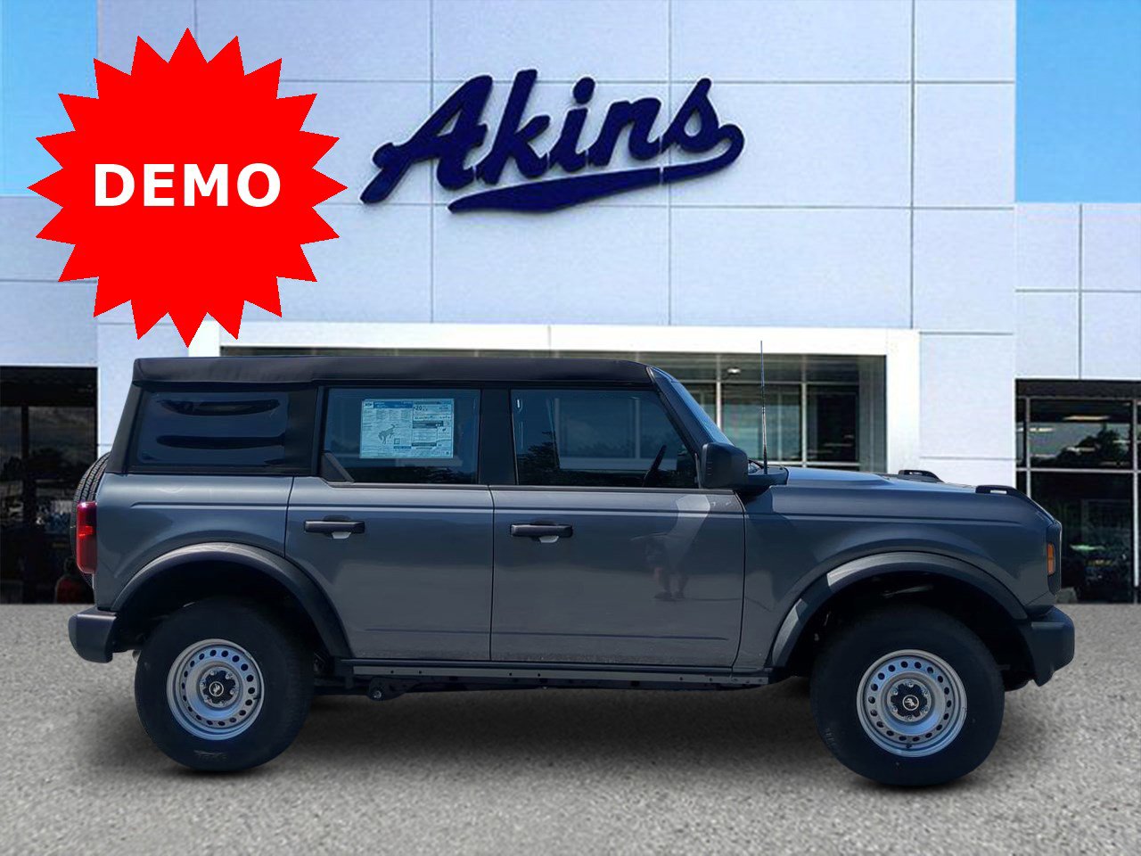 New 2025 Ford Bronco 4-Door image 1