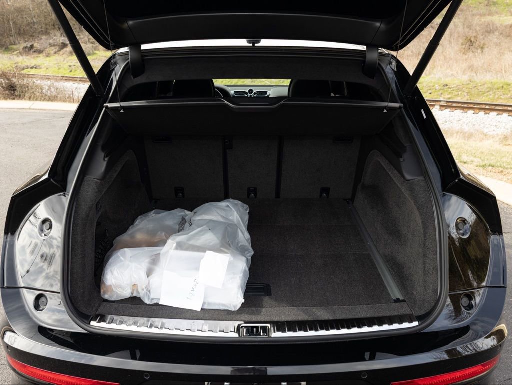 Used 2025 Bentley Bentayga V8 image 62