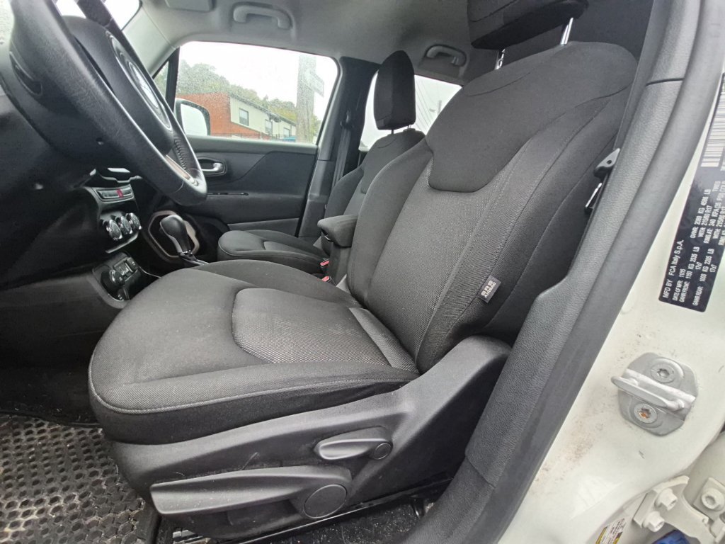 Used 2016 Jeep Renegade Latitude w/ Cold Weather Group AWD/4WD image 11