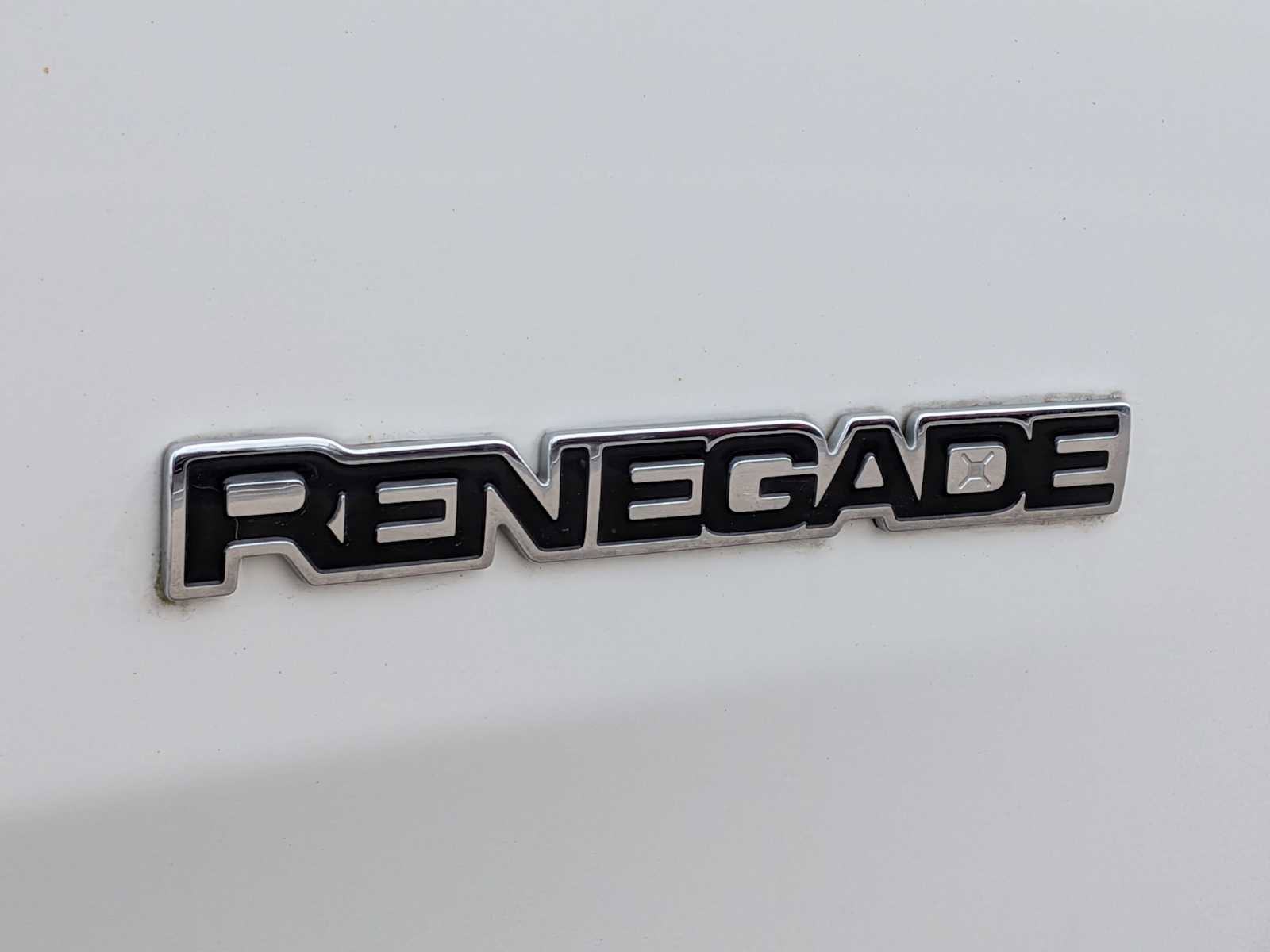 Used 2018 Jeep Renegade Latitude image 11