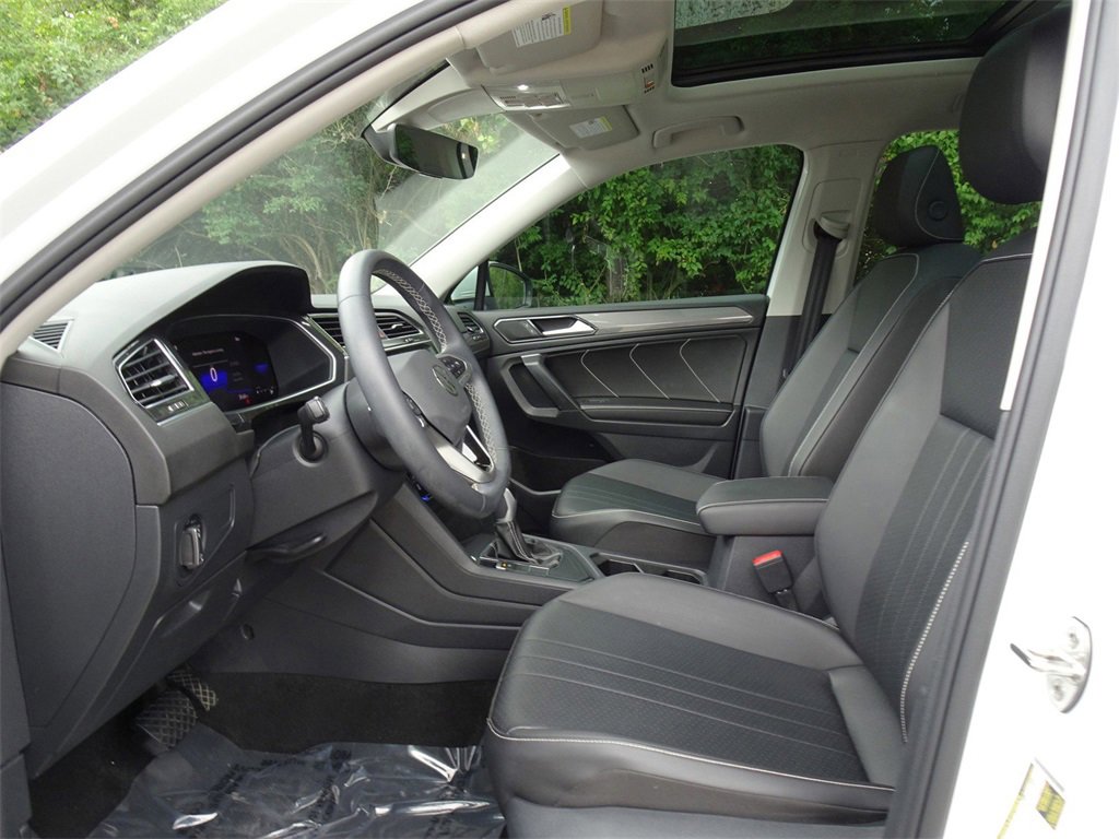 Used 2022 Volkswagen Tiguan SE image 9