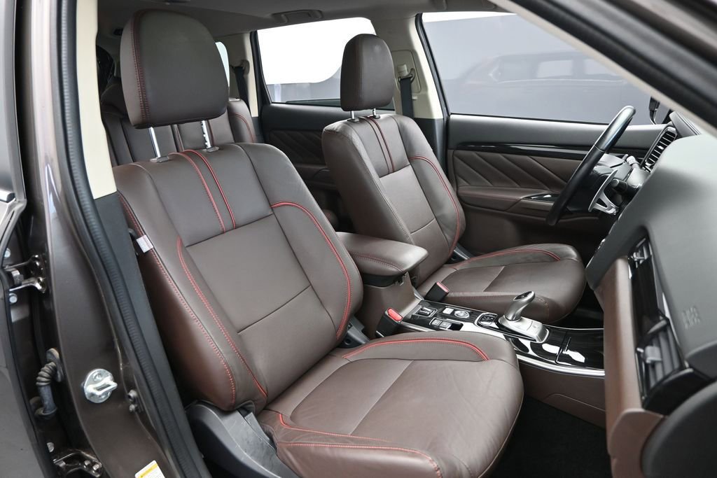 Used 2018 Mitsubishi Outlander GT AWD/4WD image 35