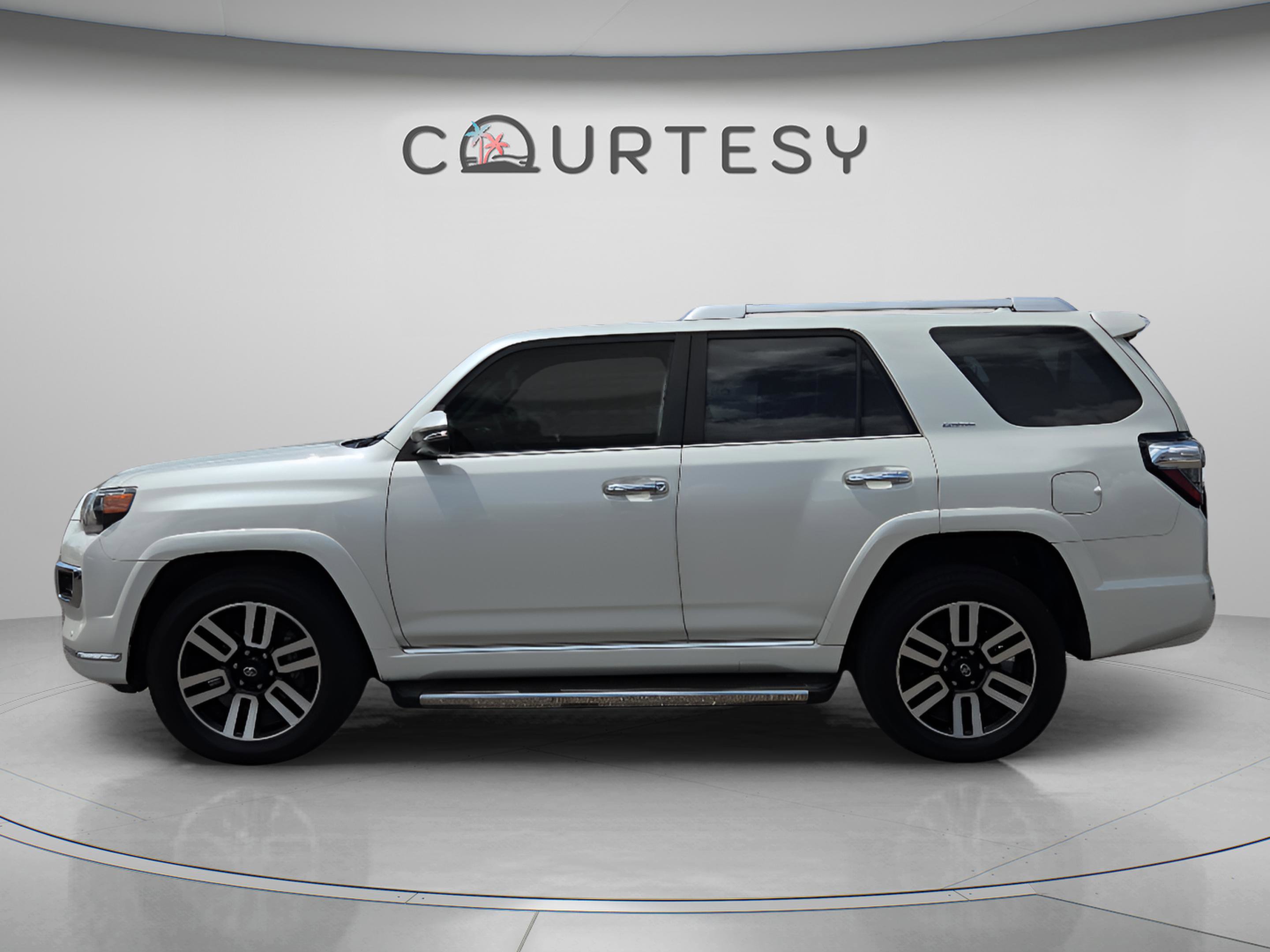 Certified 2022 Toyota 4Runner Limited AWD/4WD image 2