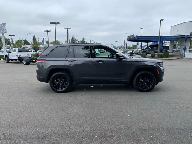 Used 2024 Jeep Grand Cherokee Altitude image 8