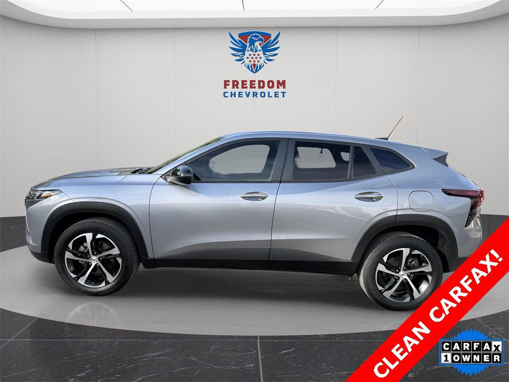 Used 2025 Chevrolet Trax RS w/ Driver Confidence Package image 2