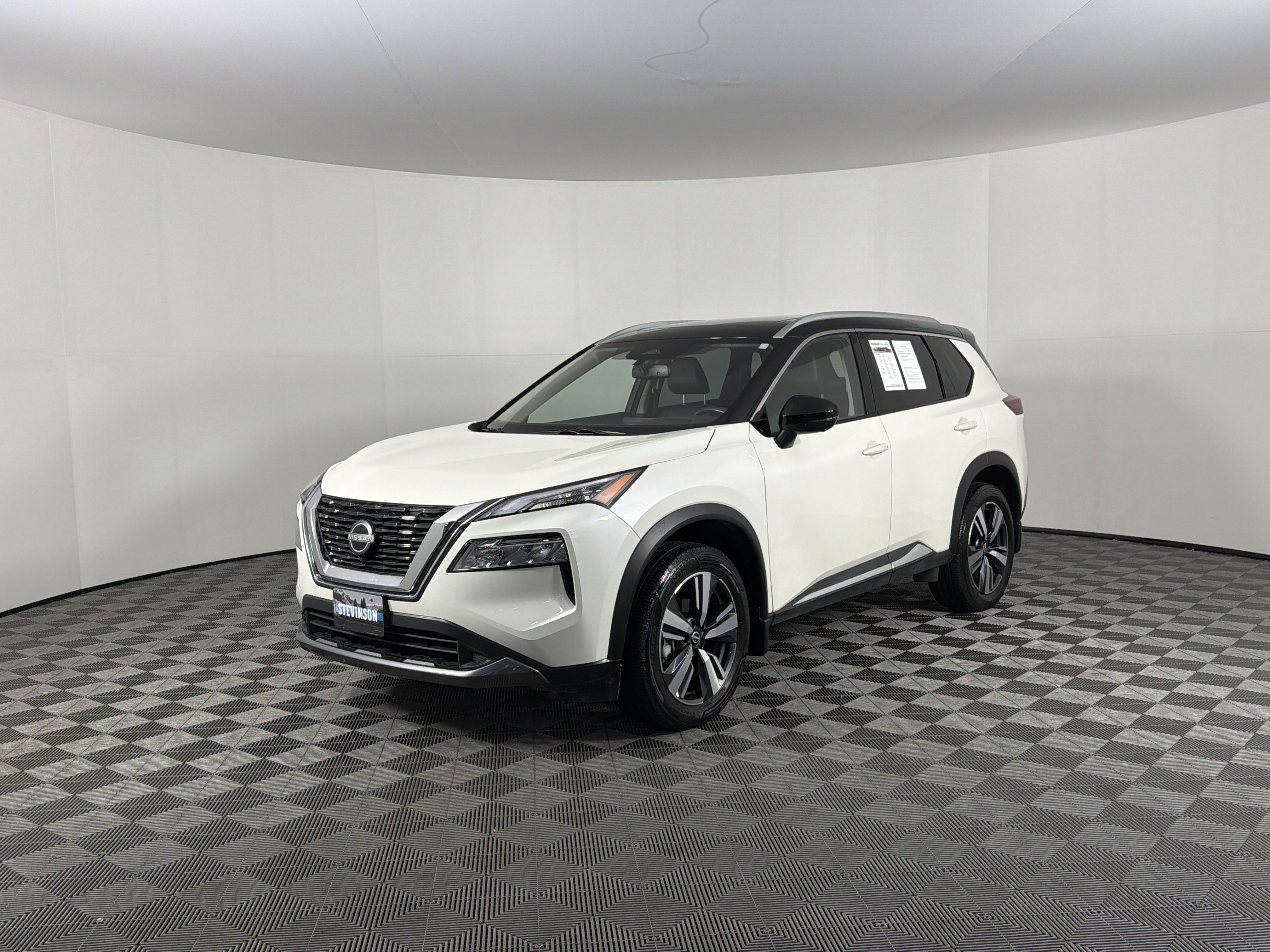 Used 2023 Nissan Rogue SL image 3