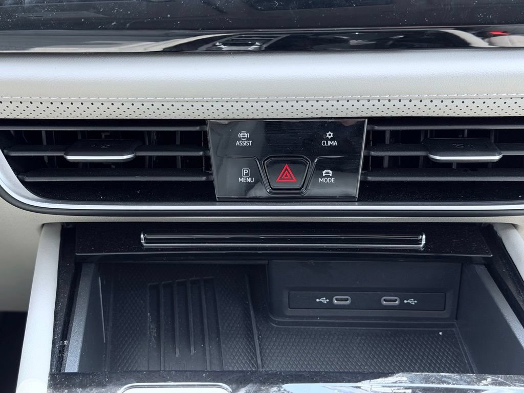 Used 2025 Volkswagen Atlas SE AWD/4WD image 39