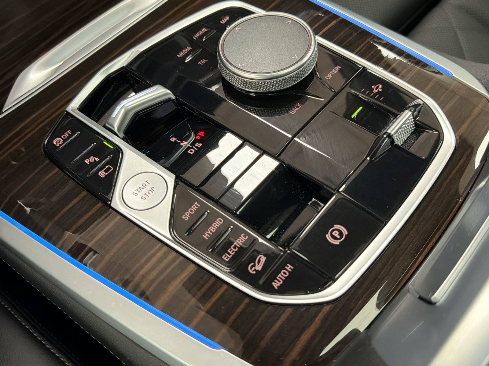 Certified 2024 BMW X5 xDrive50e w/ M Sport Package image 17