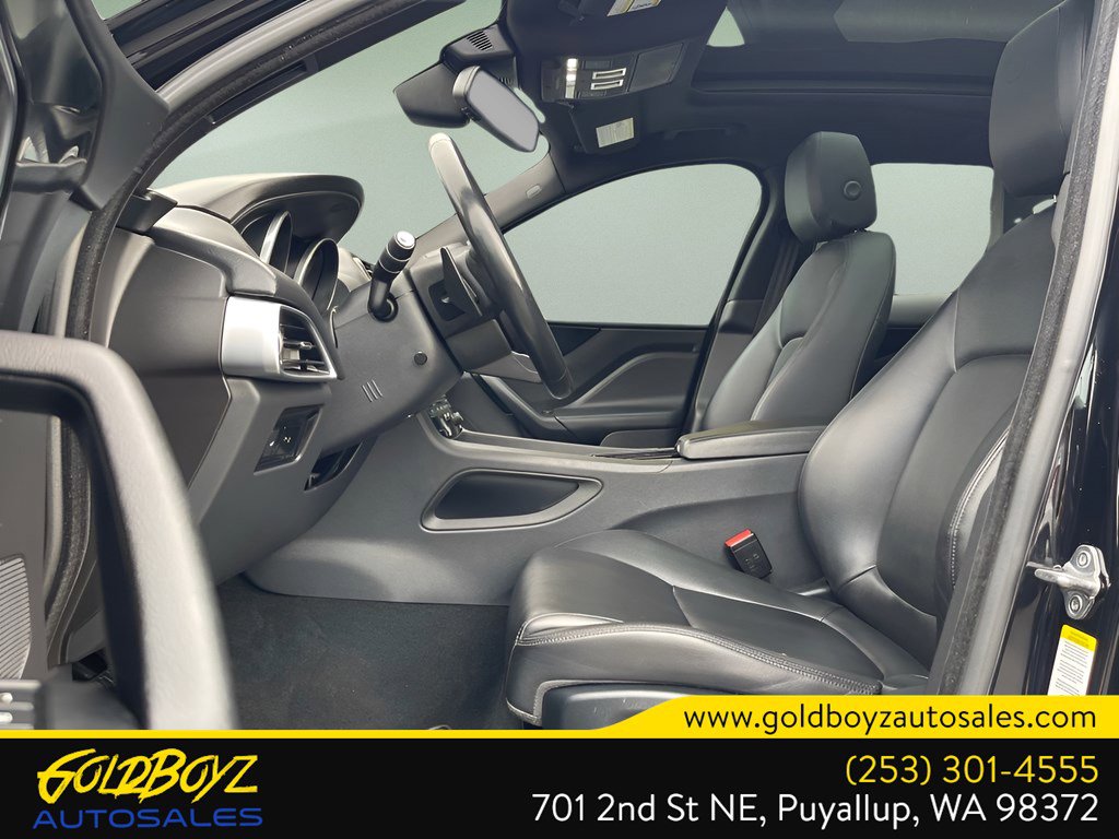 Used 2018 Jaguar F-PACE Premium image 11