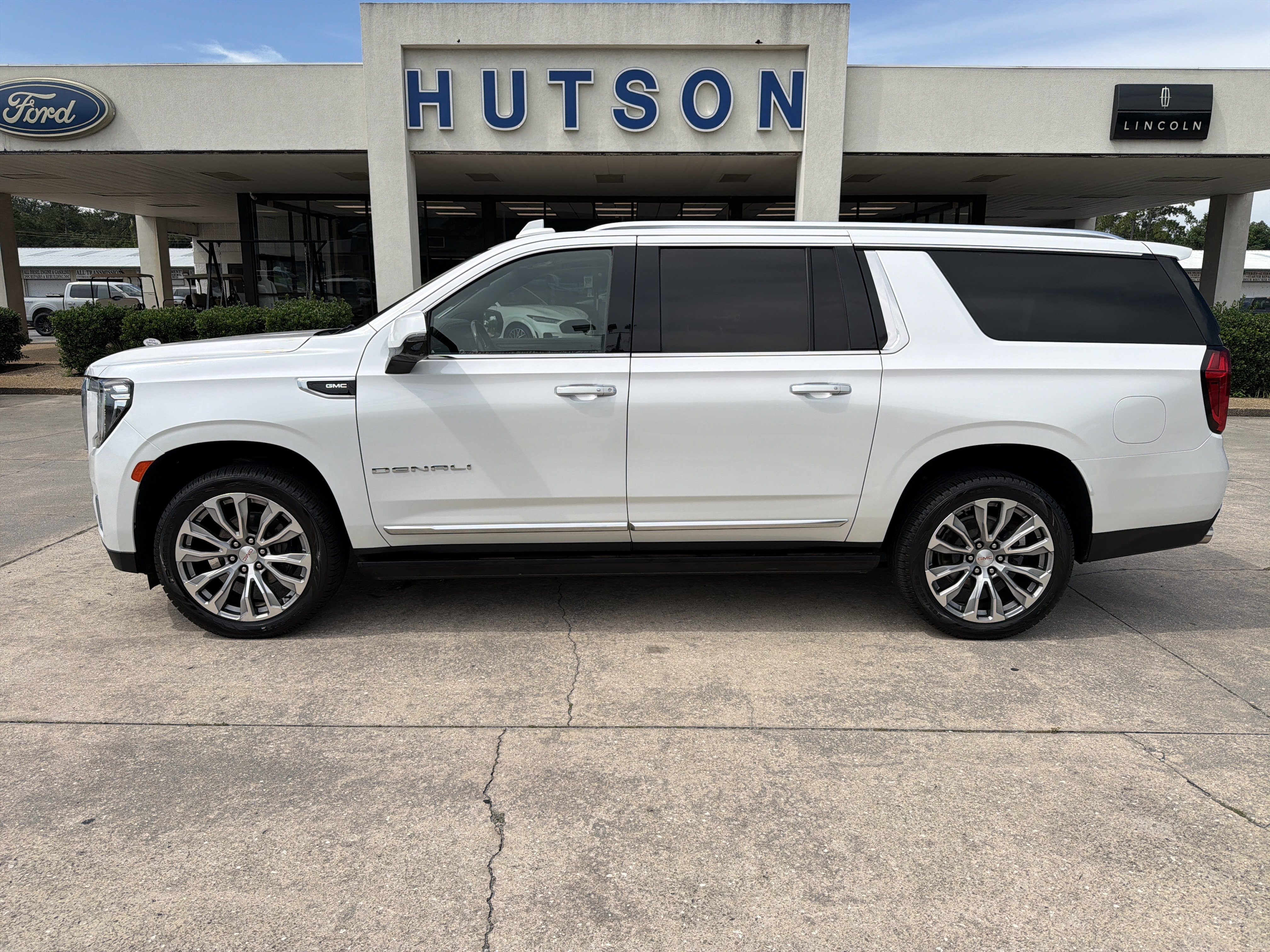 Used 2022 GMC Yukon XL Denali w/ Denali Premium Package
