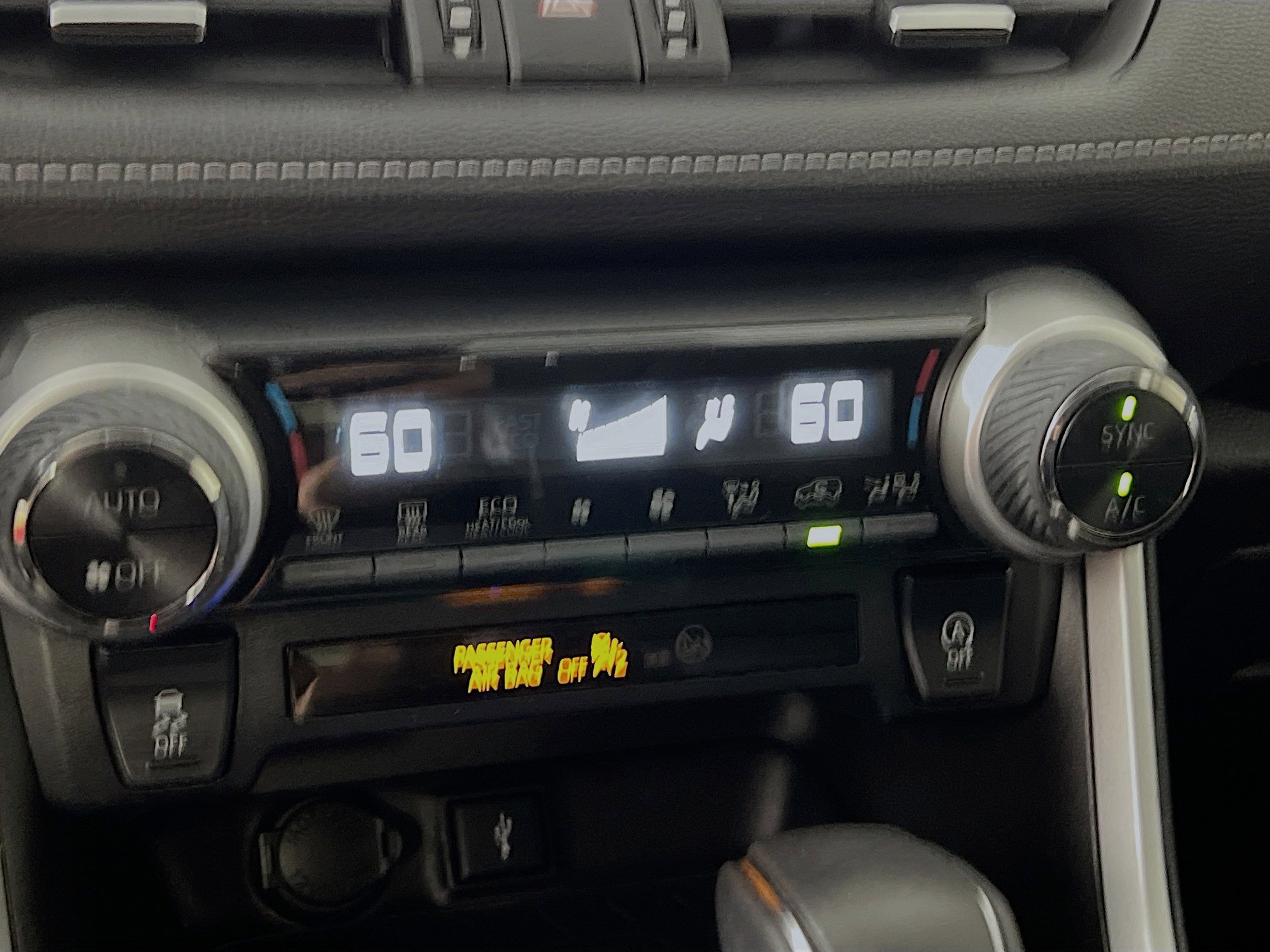 Used 2022 Toyota RAV4 XLE Premium image 26