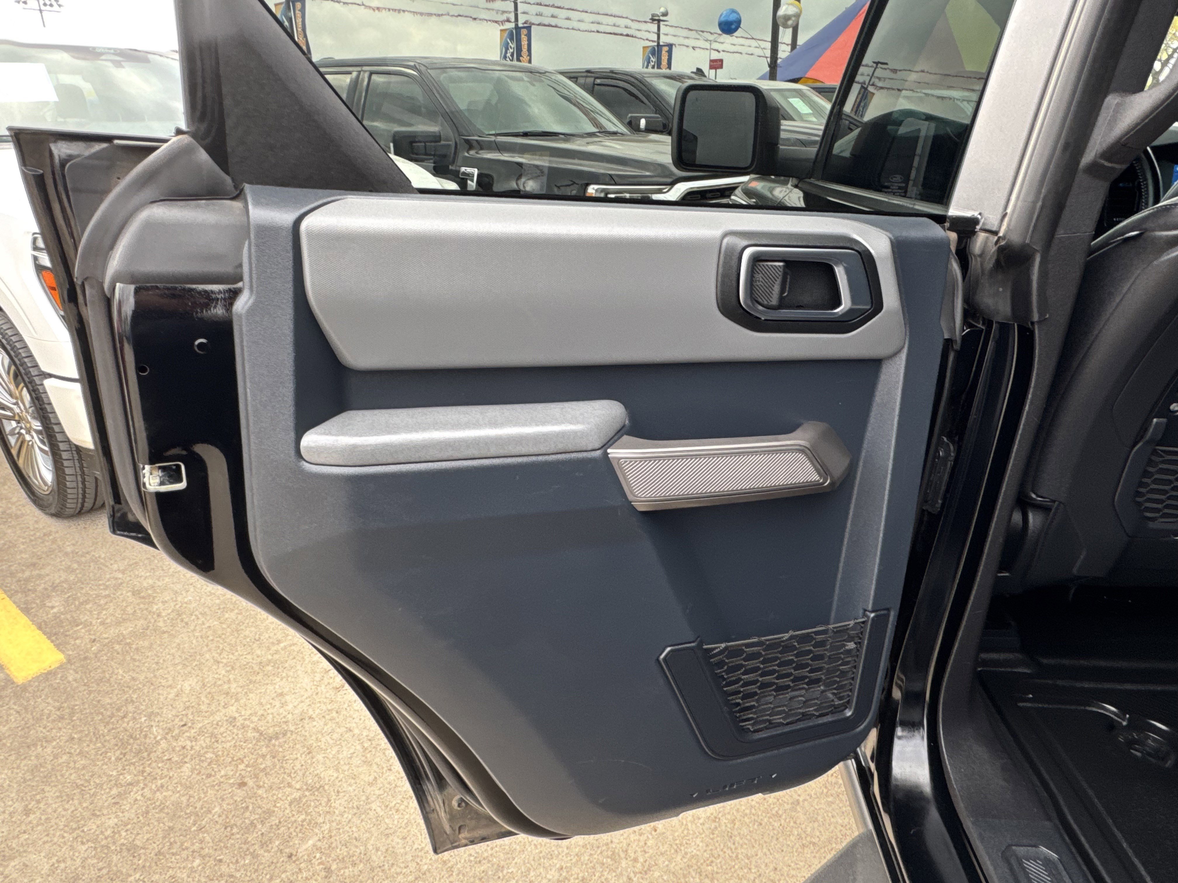 Used 2023 Ford Bronco Black Diamond w/ Sasquatch Package image 15