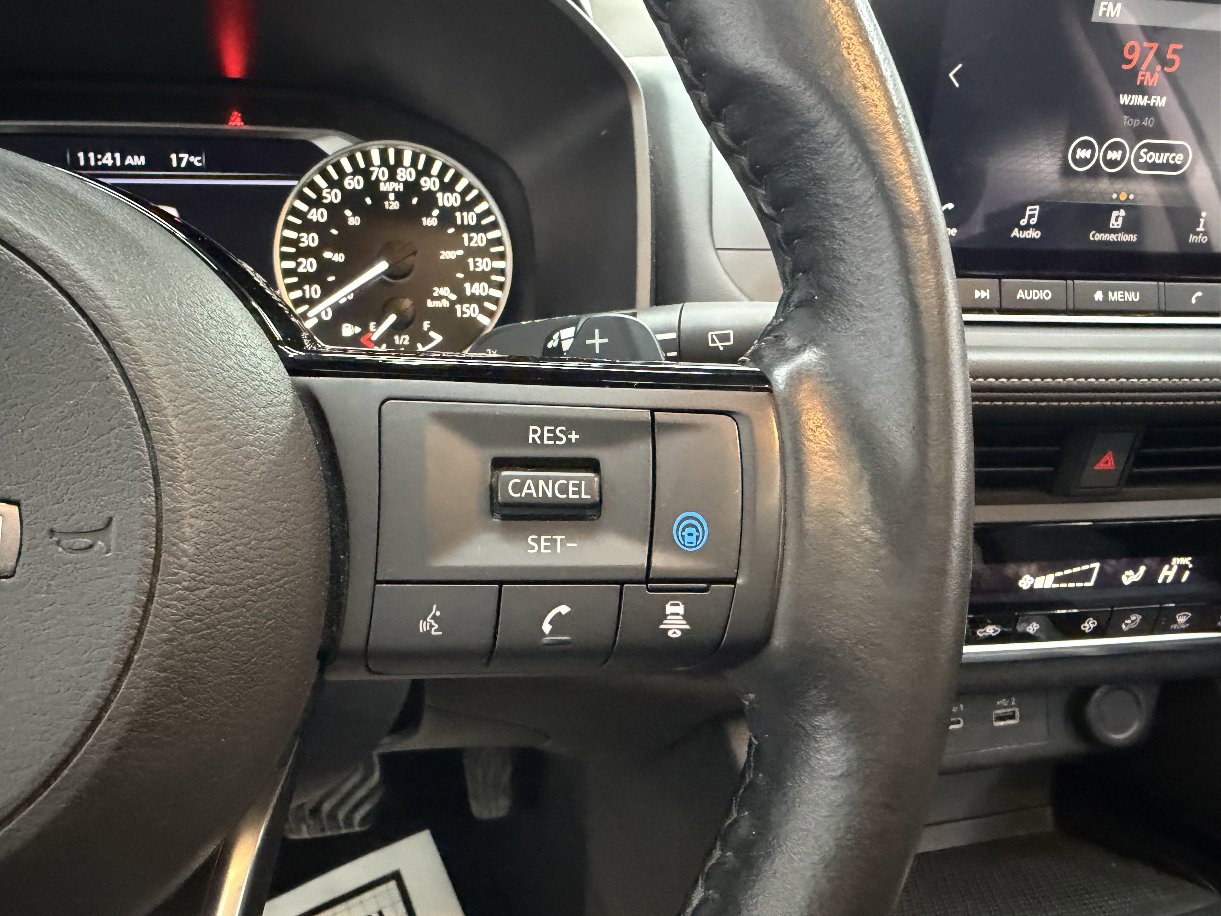 Used 2023 Nissan Rogue SV image 18