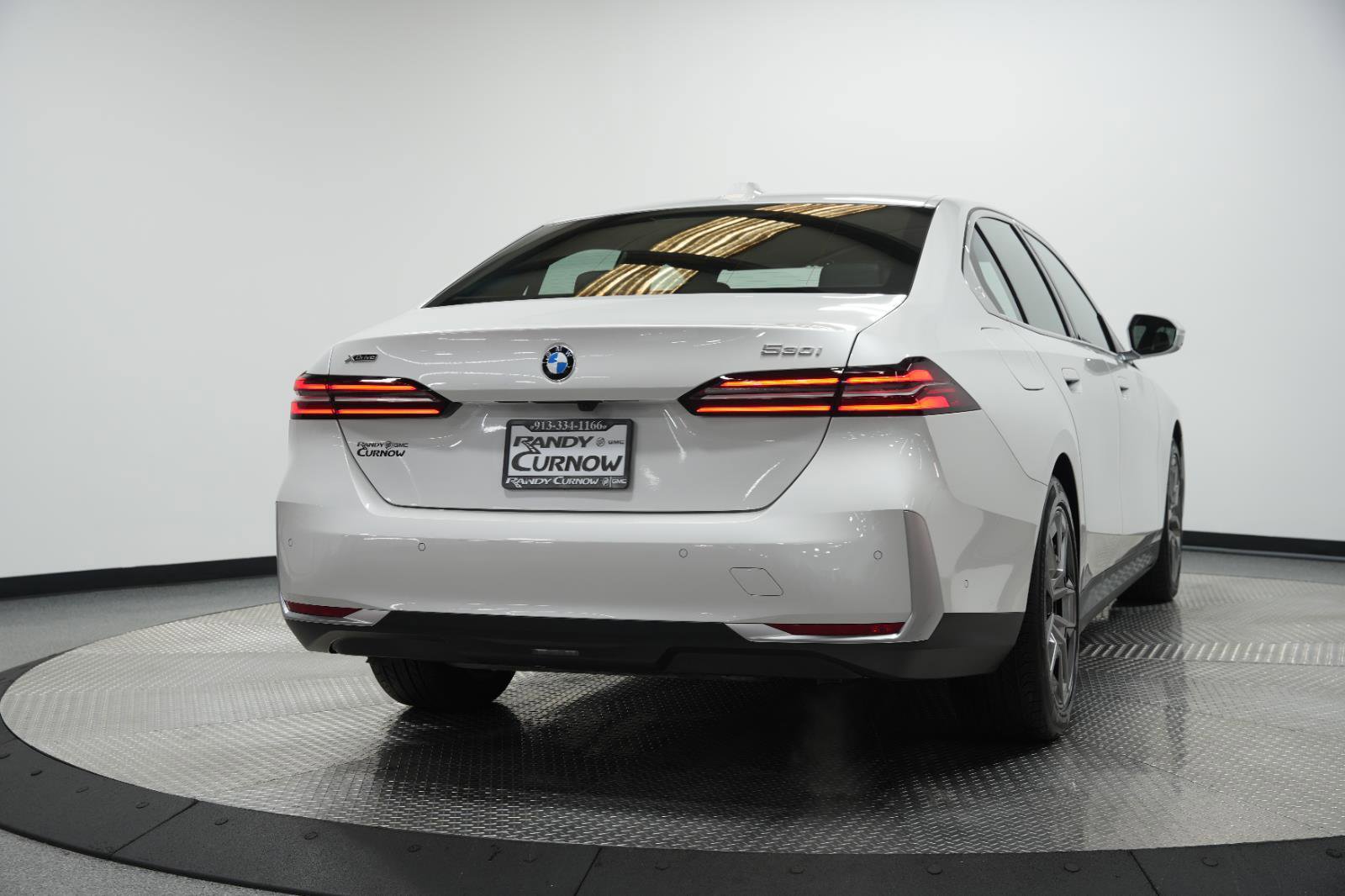 Used 2026 BMW 530i xDrive w/ Premium Package image 8