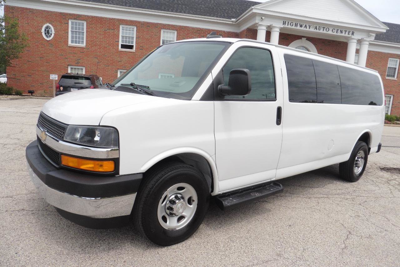 Used 2020 Chevrolet Express 3500 LT w/ LT Preferred Equipment Group RWD image 21
