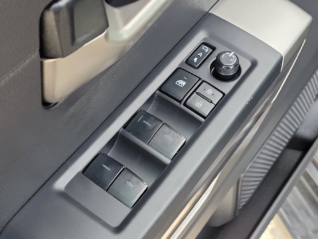 Used 2025 Toyota Sequoia SR5 AWD/4WD image 20