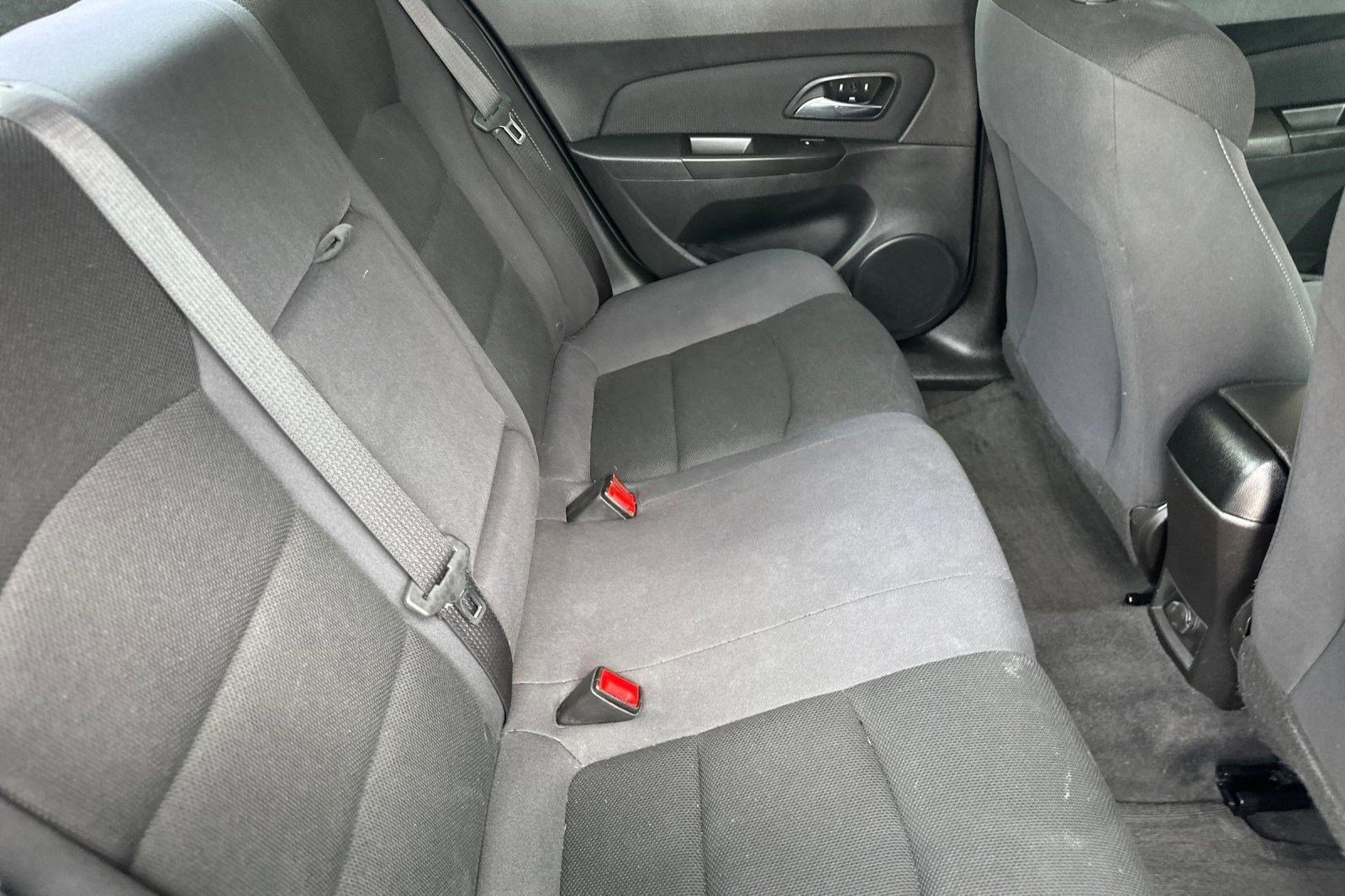 Used 2015 Chevrolet Cruze LT FWD image 29