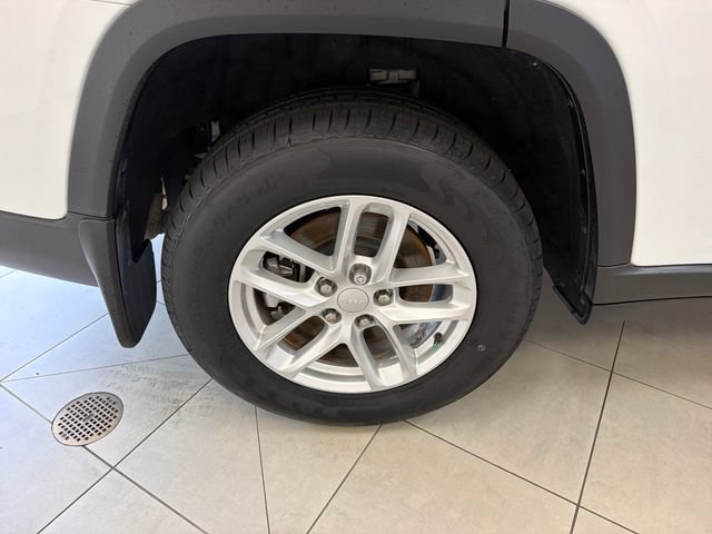 Used 2021 Jeep Grand Cherokee L Laredo w/ Luxury Tech Group I RWD image 32