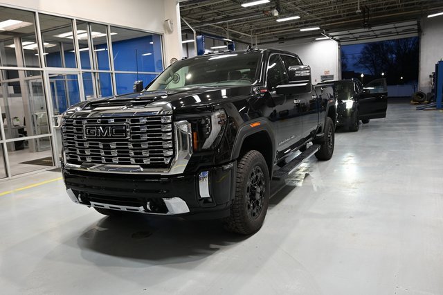 New 2026 GMC Sierra 2500 Denali w/ Denali Reserve Package