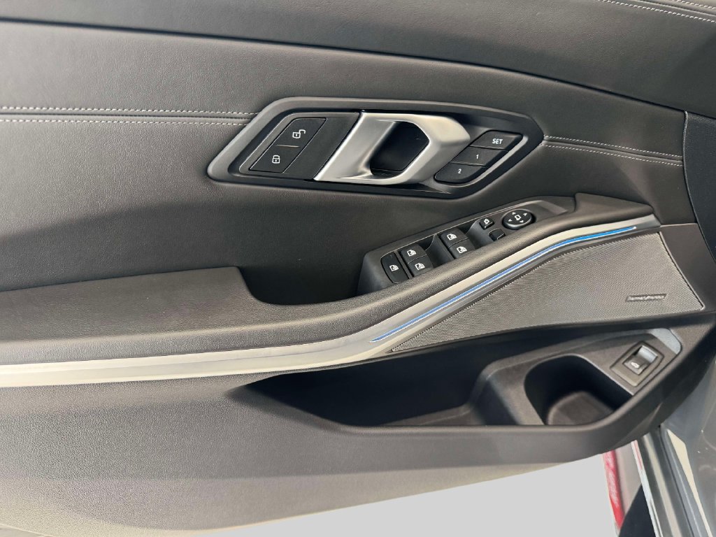 Used 2025 BMW M3 Competition AWD/4WD image 16