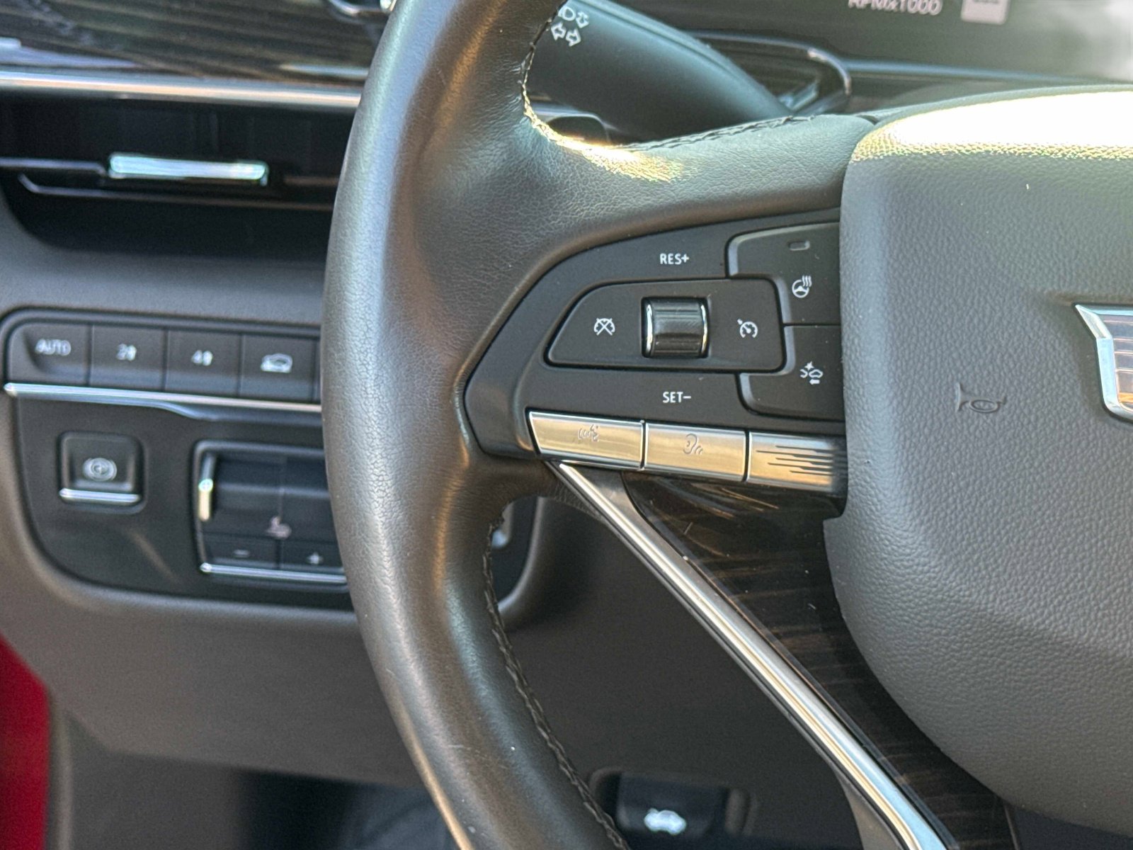 Used 2021 Cadillac Escalade Premium Luxury image 7