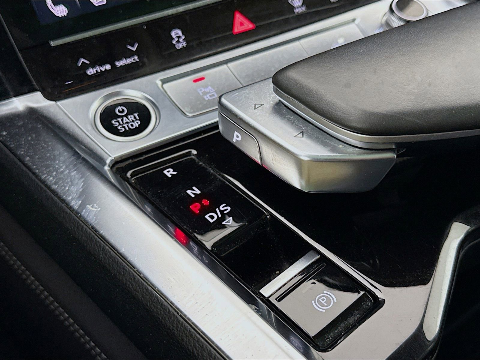 Used 2022 Audi e-tron Premium Plus image 20