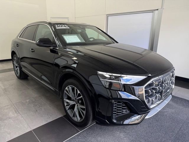 Used 2025 Audi Q8 Premium image 2