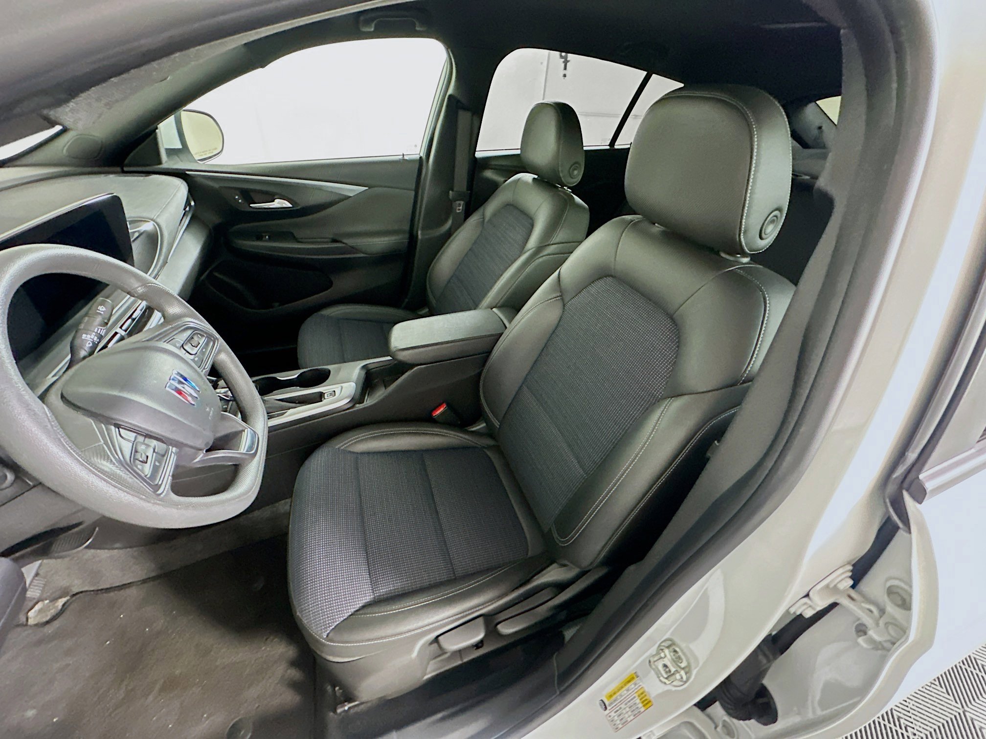 Used 2025 Buick Envista Preferred FWD image 13