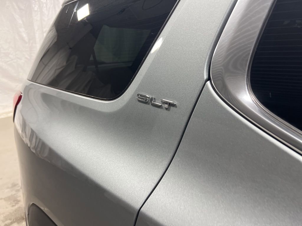 Used 2023 GMC Acadia SLT image 10