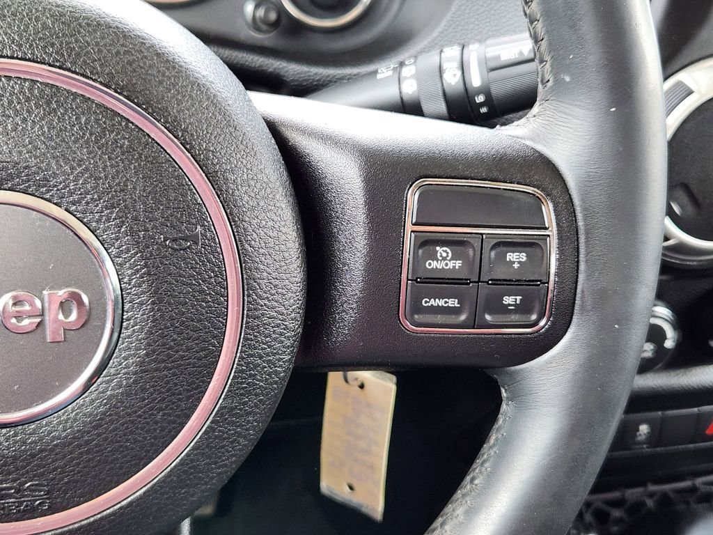 Used 2014 Jeep Wrangler Unlimited Rubicon w/ Connectivity Group image 17