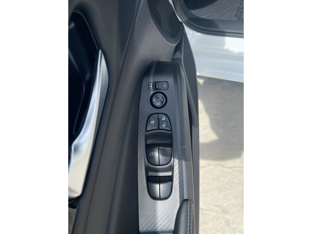 Used 2025 Nissan Altima 2.5 SV FWD image 13