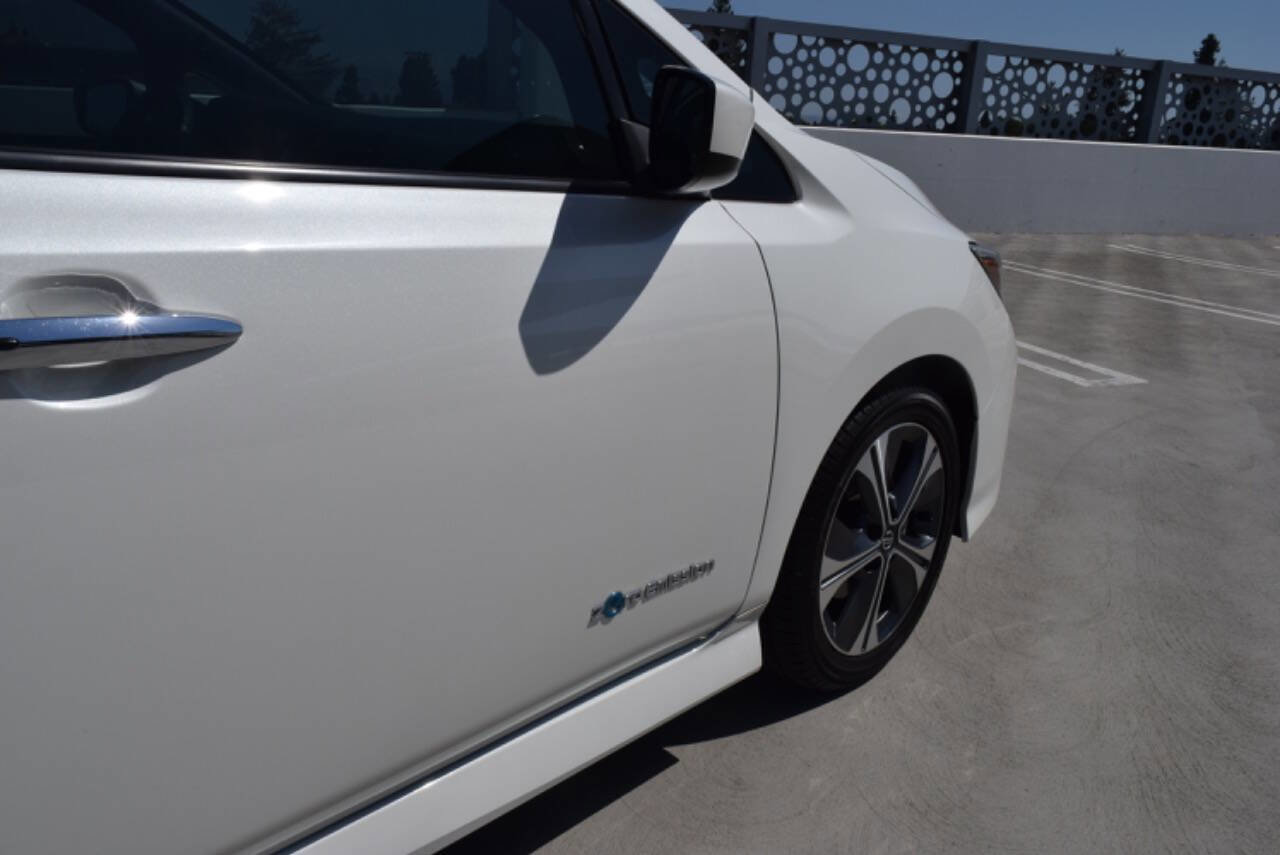 Used 2019 Nissan Leaf SV w/ SV Technology Package image 11